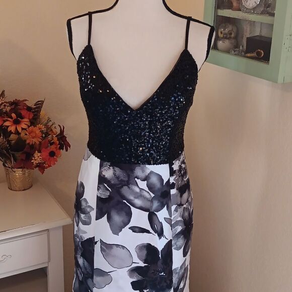 Jump Apparel Black and White Mermaid Shape Formal - Picture 4 of 15